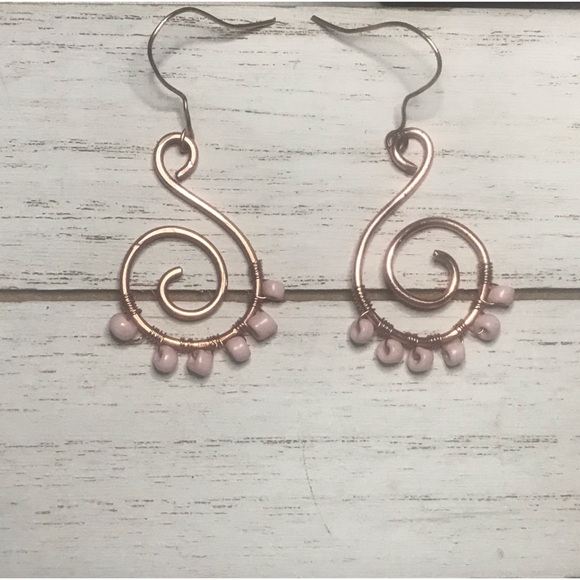 BOGO 50% off! Beaded Dangly, Swirl Earrings. Copper wire + pink beads - Picture 5 of 5